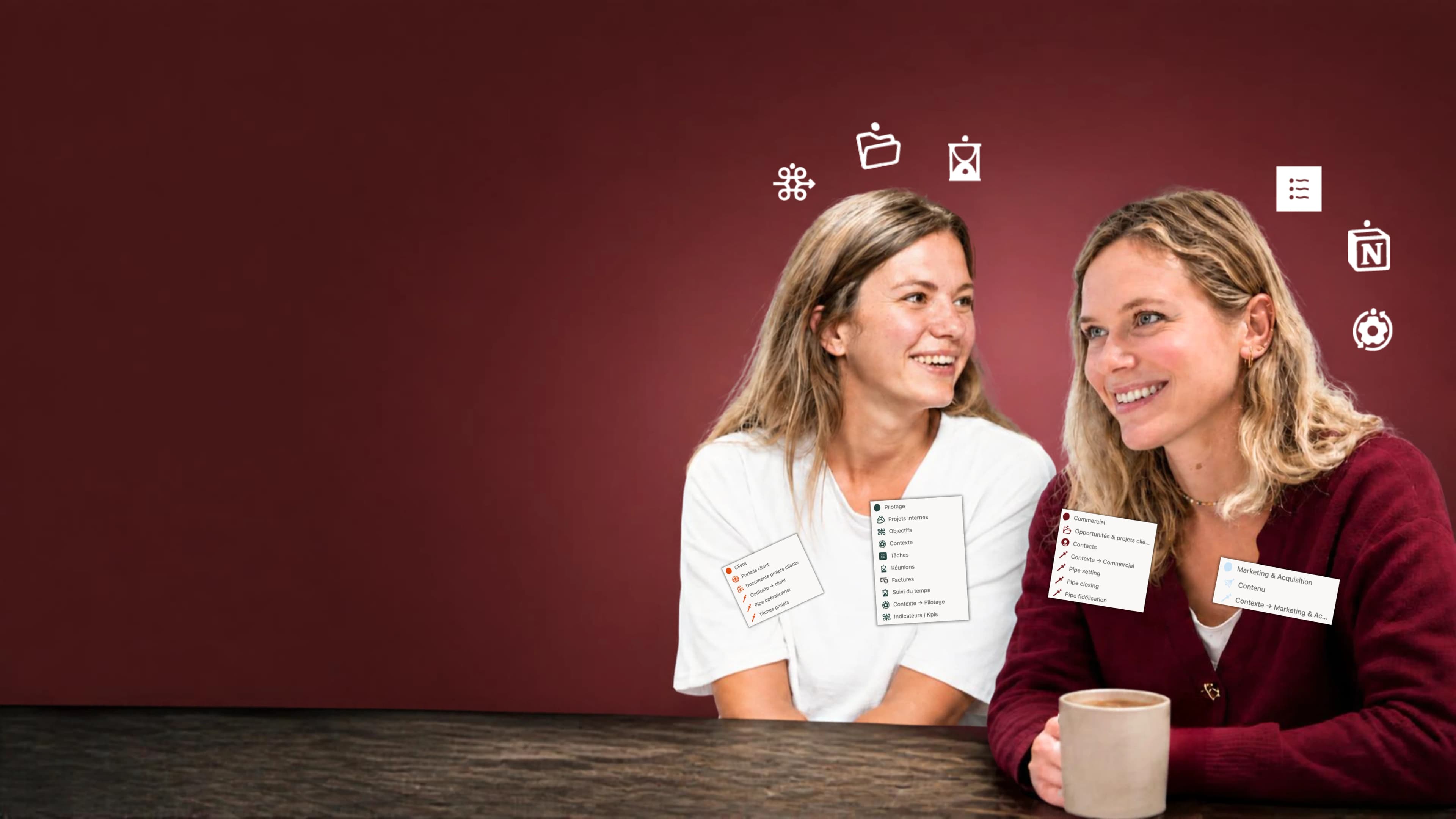 Manon et Julie, fondatrices d'Agence Tandem, entourées d'aperçus de leurs espaces Notion